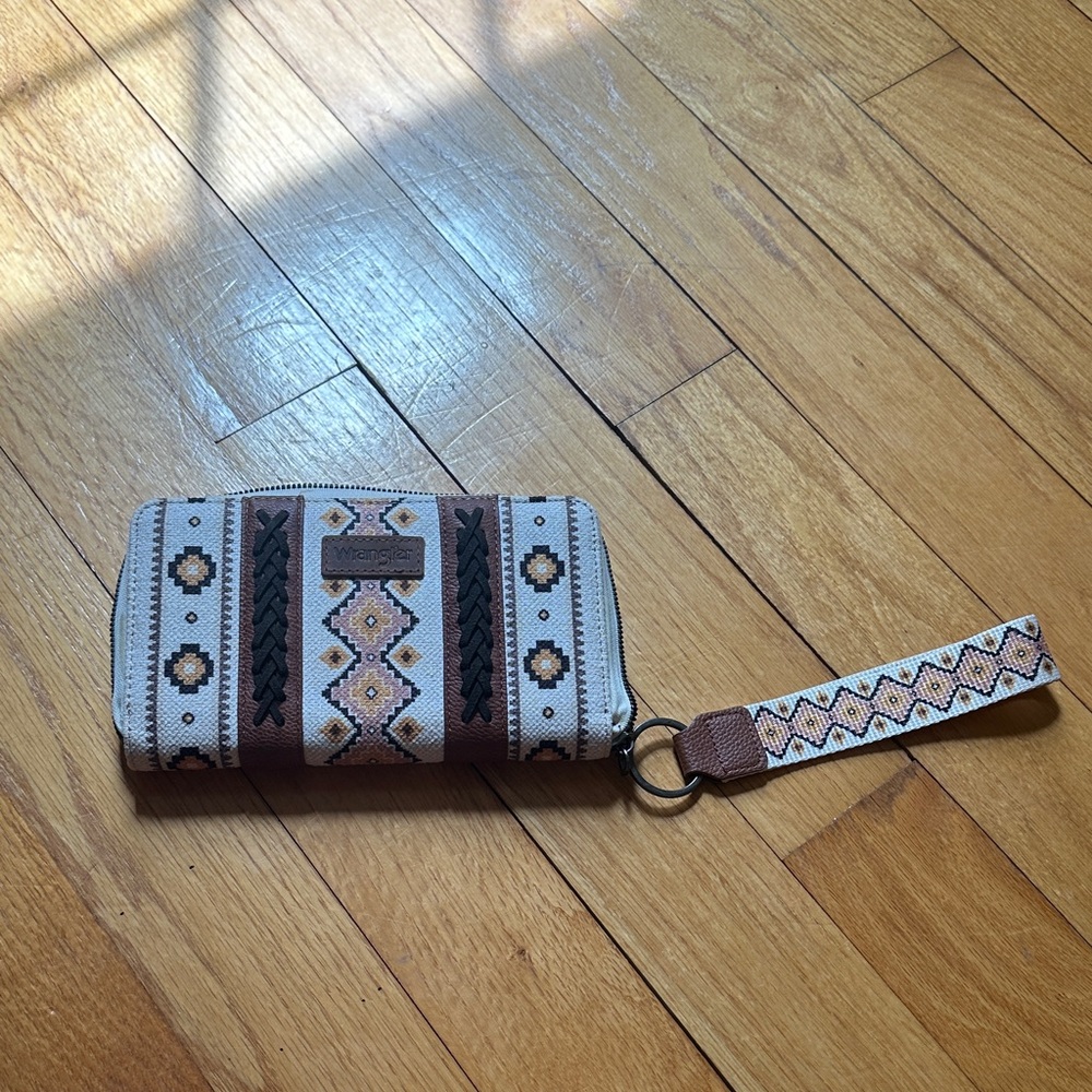 Wrangler Beige & Brown Aztec Wristlet Clutch